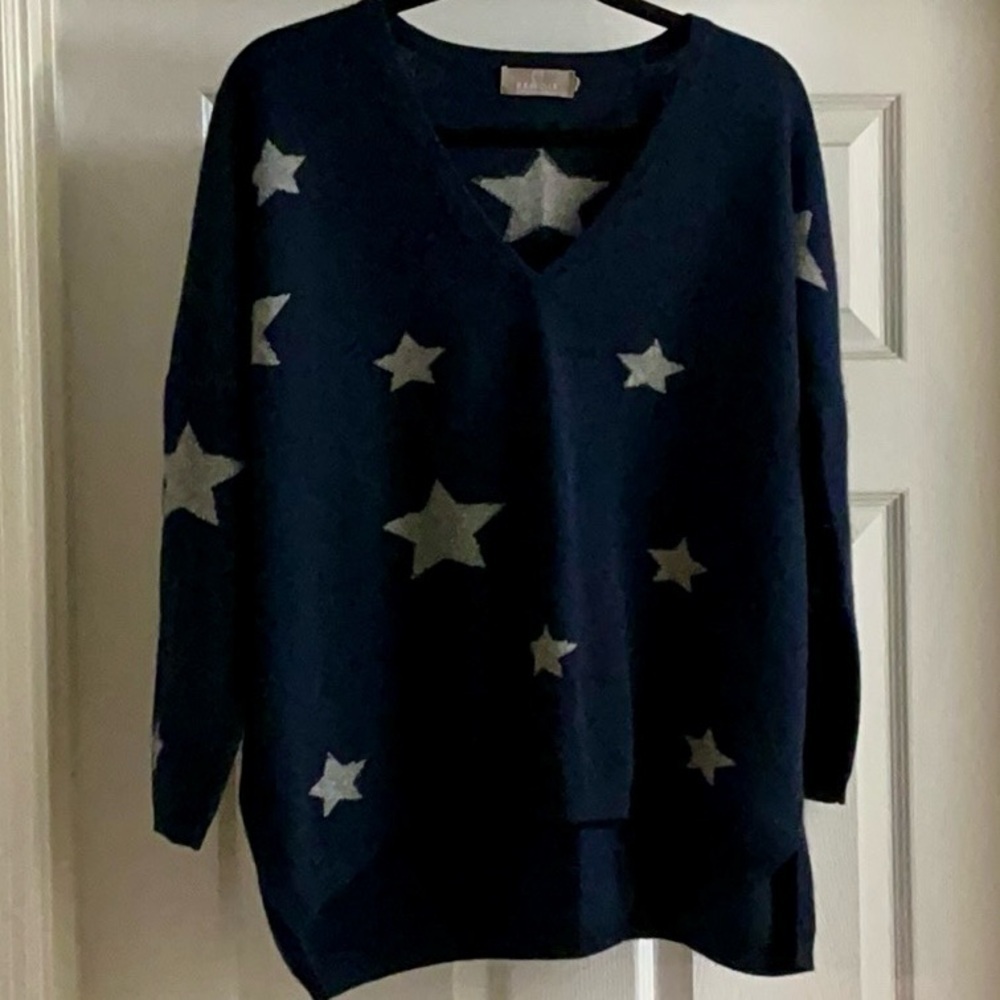 BRODIE CASHMERE NAVY SWEATER WITH SILVER AND GOLD FLECK STARS